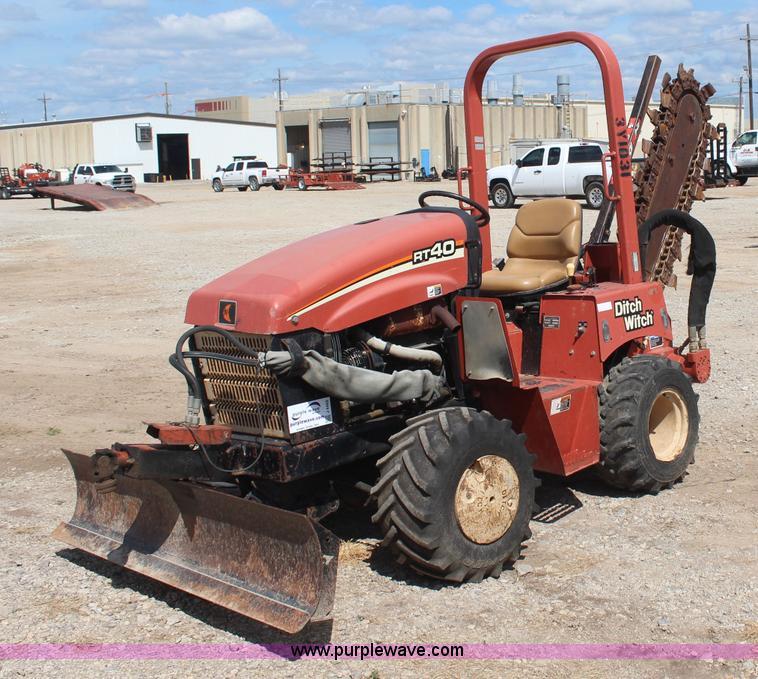 image for item J4469 2004 Ditch Witch RT40 trencher
