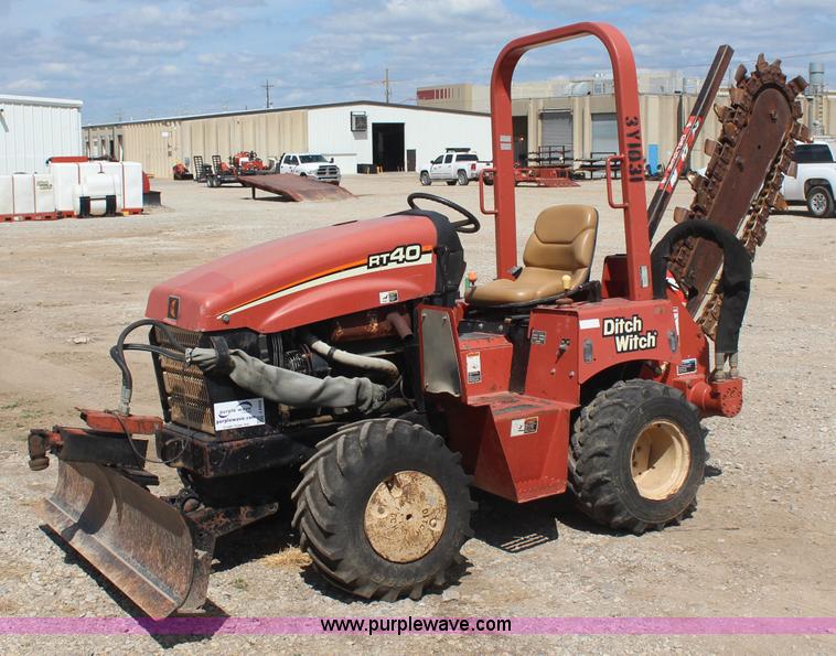 image for item J4469 2004 Ditch Witch RT40 trencher