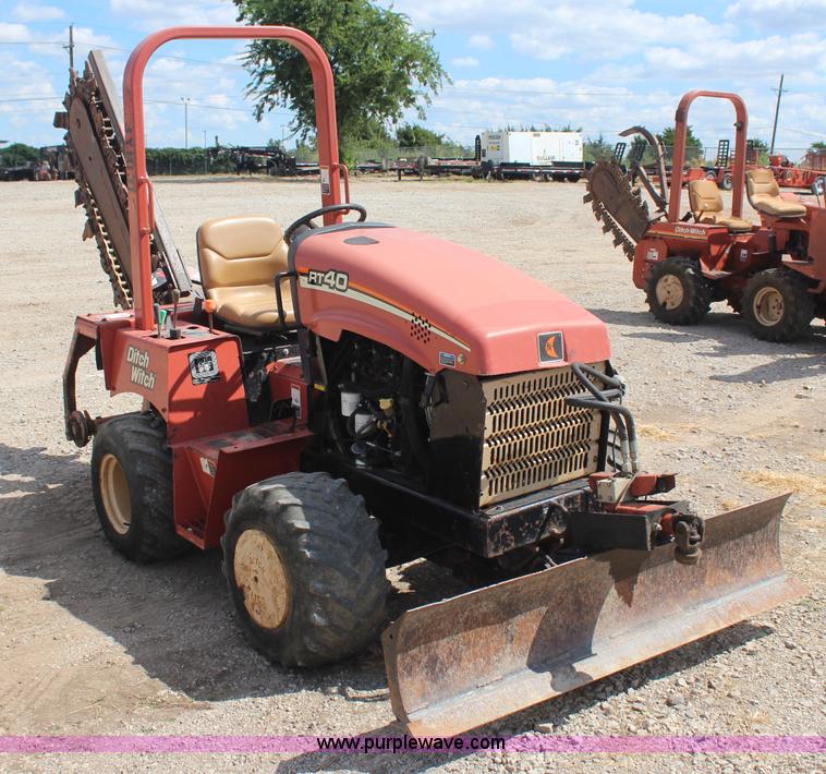 image for item J4469 2004 Ditch Witch RT40 trencher