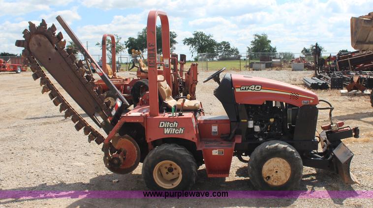 image for item J4469 2004 Ditch Witch RT40 trencher