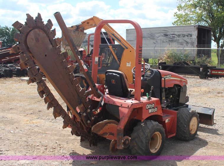 image for item J4469 2004 Ditch Witch RT40 trencher