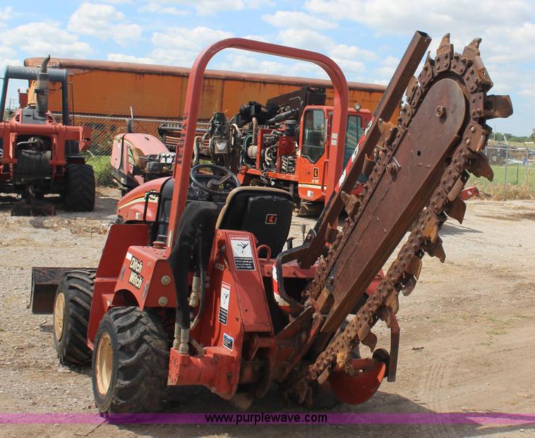 image for item J4469 2004 Ditch Witch RT40 trencher