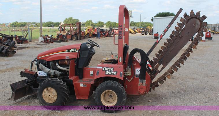 image for item J4469 2004 Ditch Witch RT40 trencher