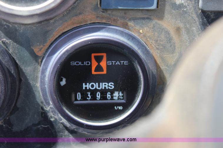 image for item J4469 2004 Ditch Witch RT40 trencher