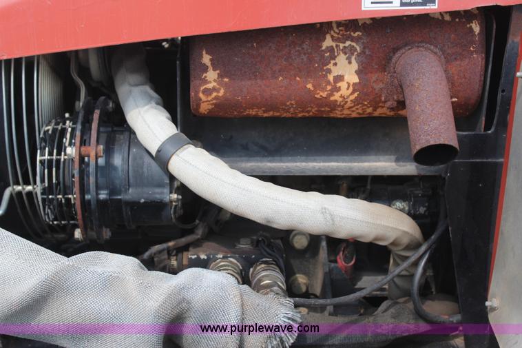 image for item J4469 2004 Ditch Witch RT40 trencher