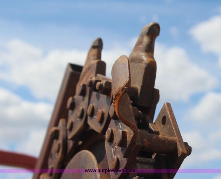 image for item J4469 2004 Ditch Witch RT40 trencher