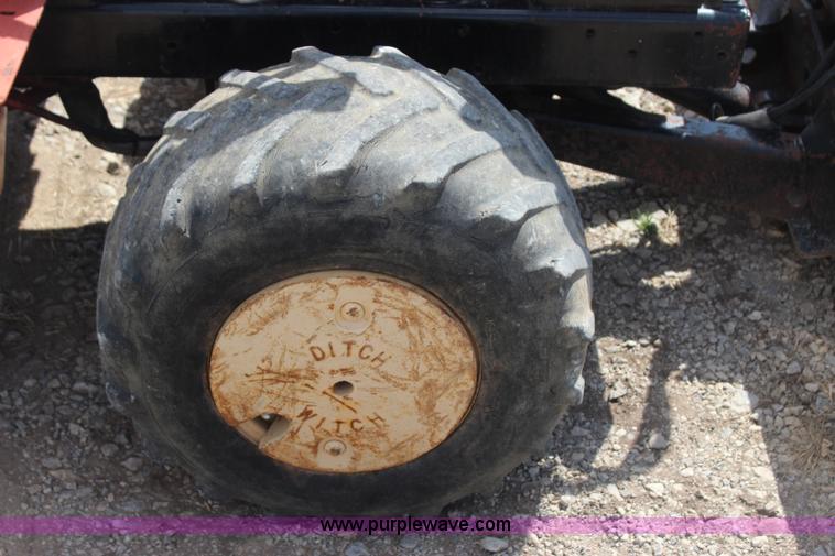 image for item J4469 2004 Ditch Witch RT40 trencher