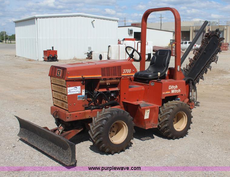 image for item J4471 1998 Ditch Witch 3700 trencher