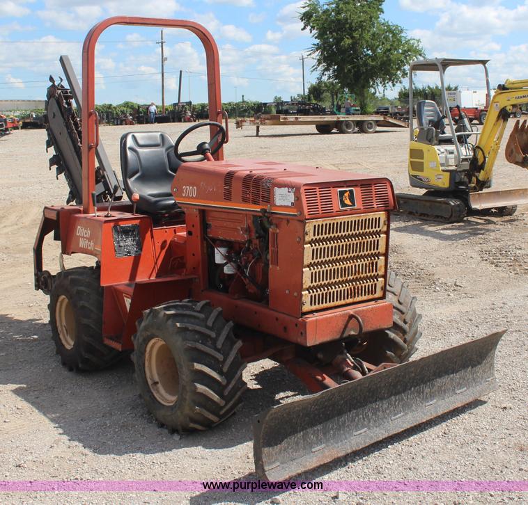 image for item J4471 1998 Ditch Witch 3700 trencher