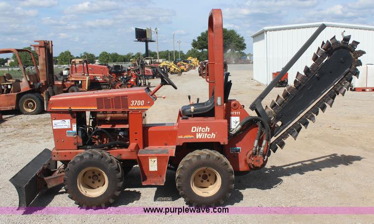 image for item J4471 1998 Ditch Witch 3700 trencher