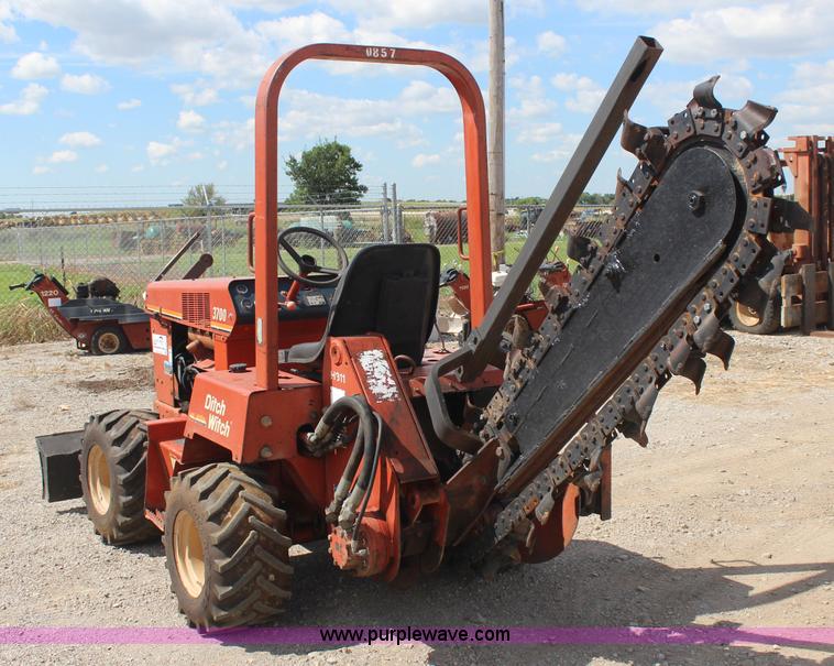 image for item J4471 1998 Ditch Witch 3700 trencher