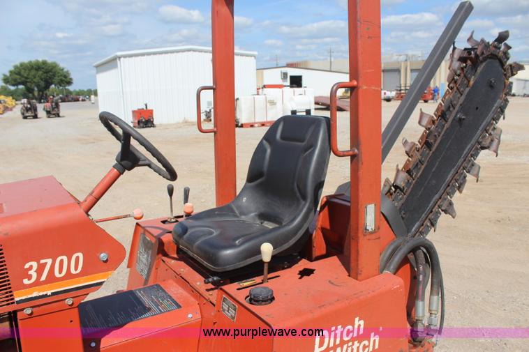 image for item J4471 1998 Ditch Witch 3700 trencher