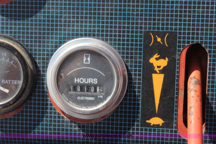 image for item J4471 1998 Ditch Witch 3700 trencher