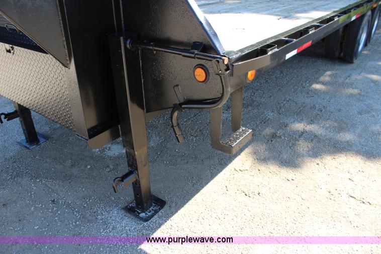 image for item J5763 2007 PJ equipment trailer