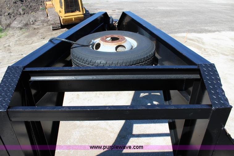 image for item J5763 2007 PJ equipment trailer