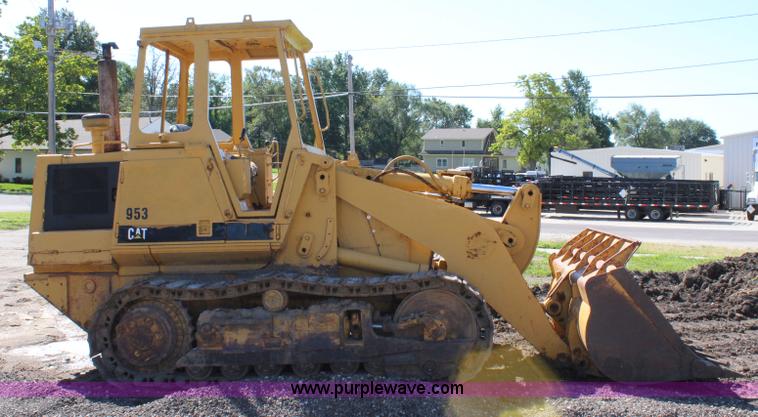 image for item J5764 1982 Caterpillar 953 track loader