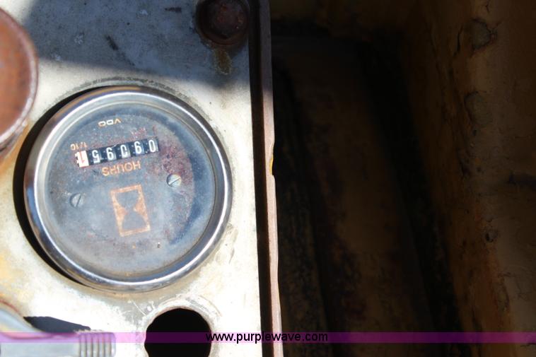 image for item J5764 1982 Caterpillar 953 track loader