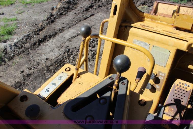 image for item J5764 1982 Caterpillar 953 track loader