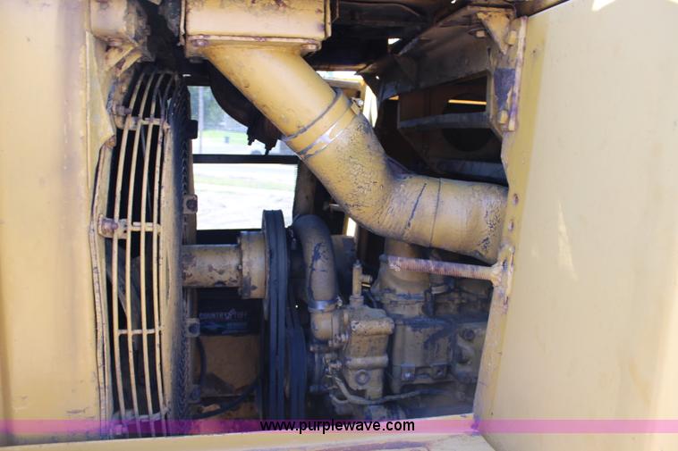 image for item J5764 1982 Caterpillar 953 track loader