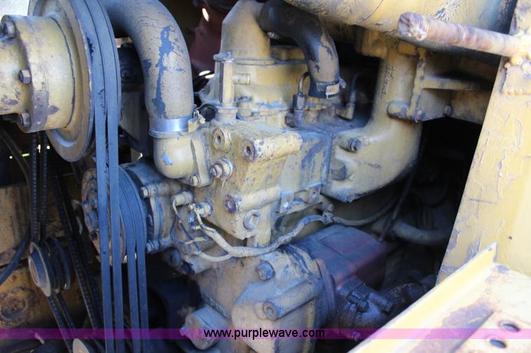 image for item J5764 1982 Caterpillar 953 track loader