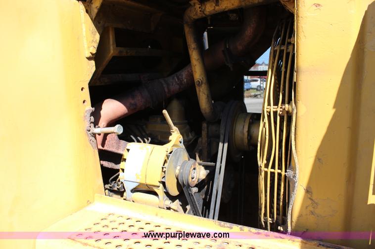 image for item J5764 1982 Caterpillar 953 track loader