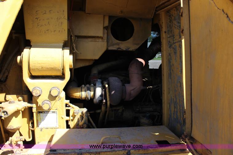 image for item J5764 1982 Caterpillar 953 track loader