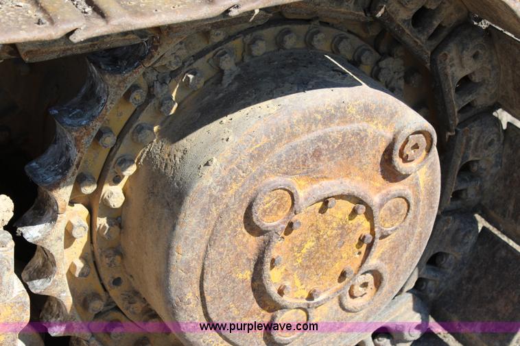 image for item J5764 1982 Caterpillar 953 track loader