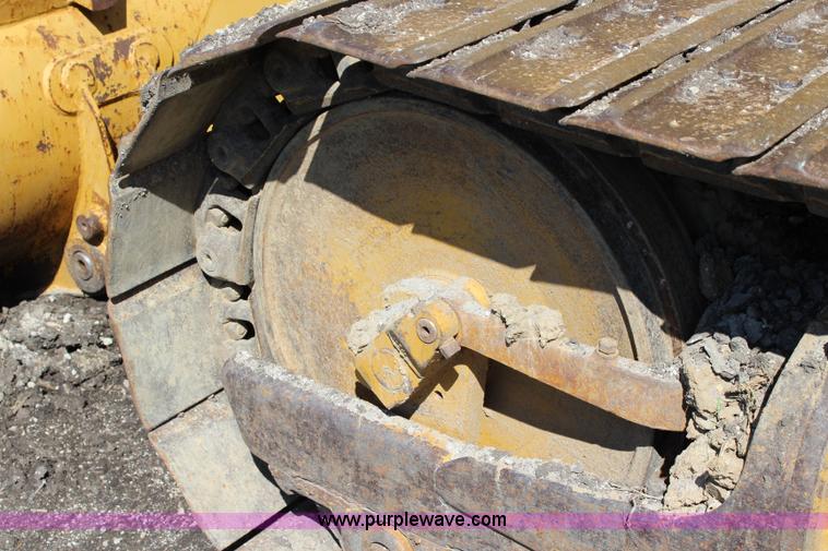 image for item J5764 1982 Caterpillar 953 track loader