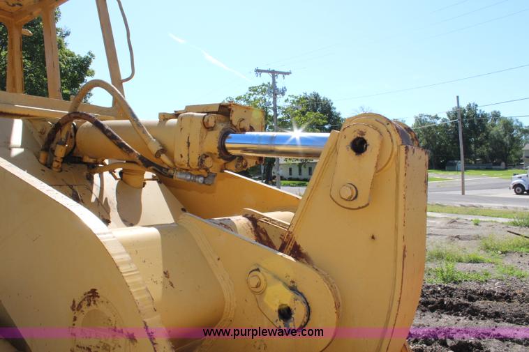 image for item J5764 1982 Caterpillar 953 track loader