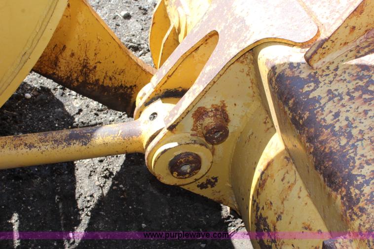 image for item J5764 1982 Caterpillar 953 track loader