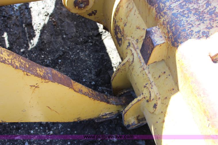 image for item J5764 1982 Caterpillar 953 track loader