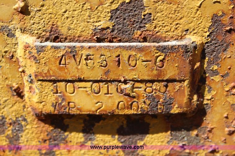 image for item J5764 1982 Caterpillar 953 track loader