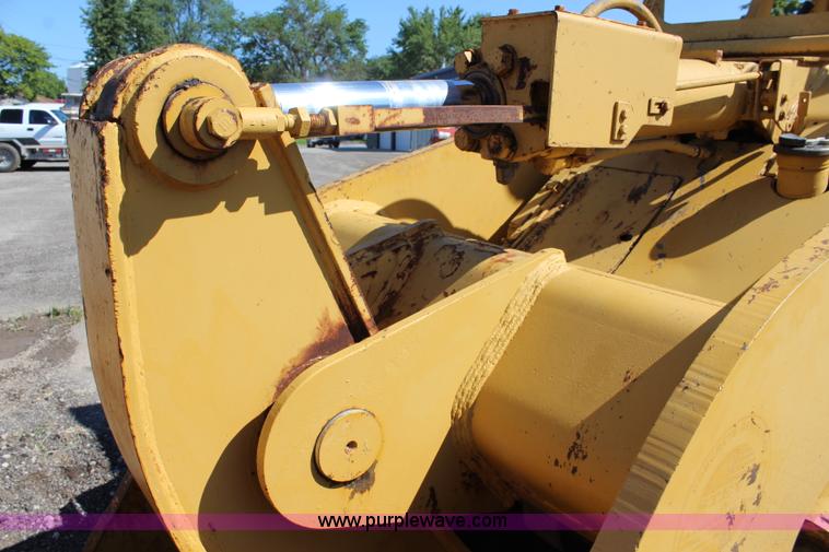 image for item J5764 1982 Caterpillar 953 track loader