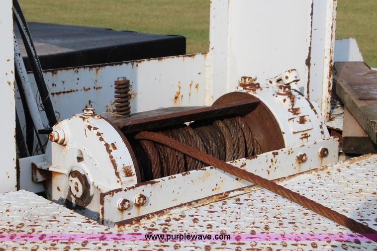 image for item J5792 1992 Landoll 300B equipment trailer