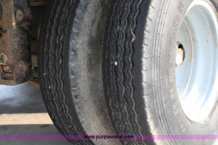 image for item J5792 1992 Landoll 300B equipment trailer