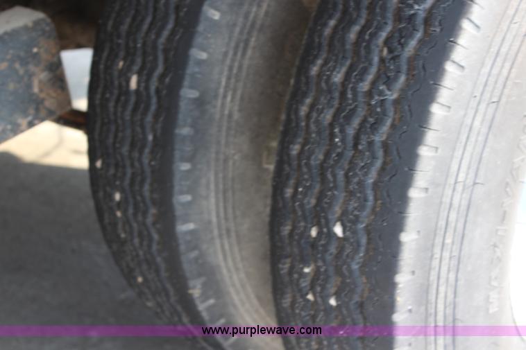 image for item J5792 1992 Landoll 300B equipment trailer