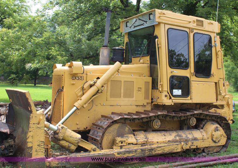 image for item J5812 1982 Caterpillar D5B dozer