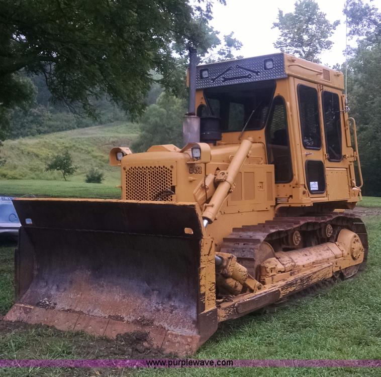image for item J5812 1982 Caterpillar D5B dozer