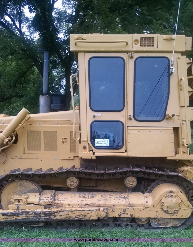 image for item J5812 1982 Caterpillar D5B dozer
