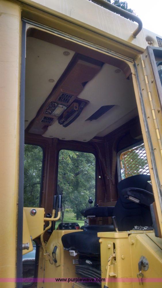 image for item J5812 1982 Caterpillar D5B dozer