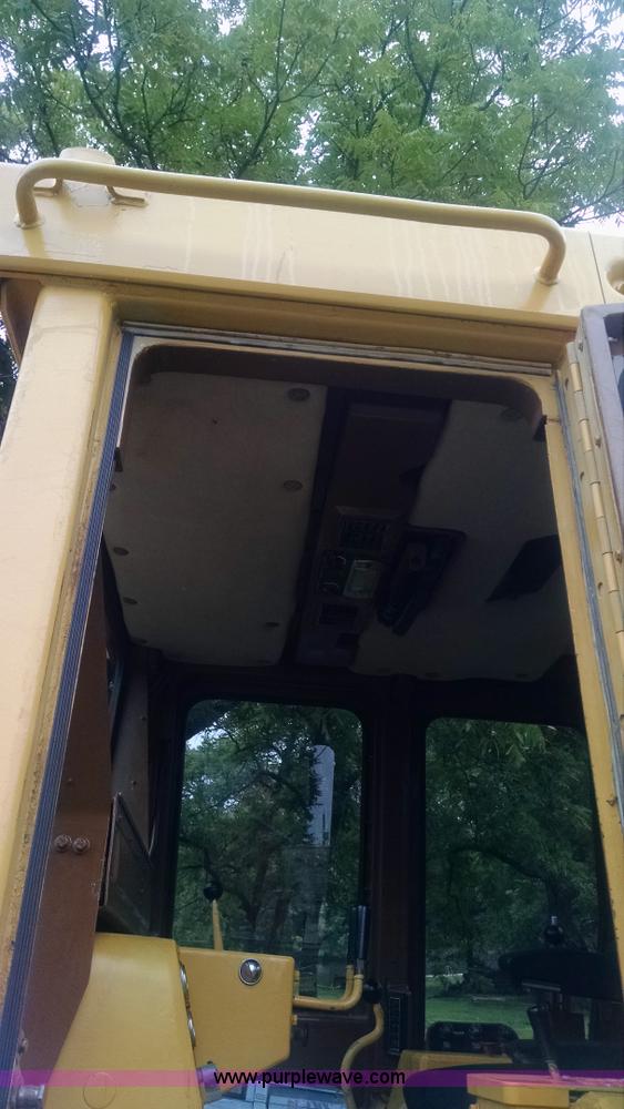 image for item J5812 1982 Caterpillar D5B dozer