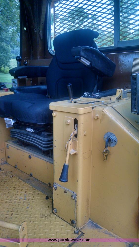 image for item J5812 1982 Caterpillar D5B dozer