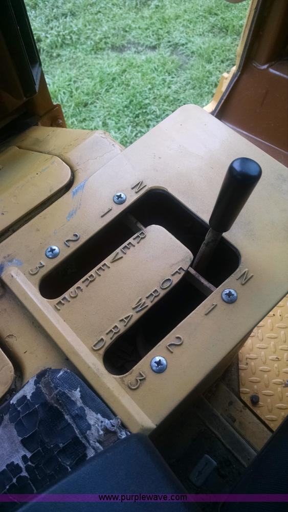 image for item J5812 1982 Caterpillar D5B dozer