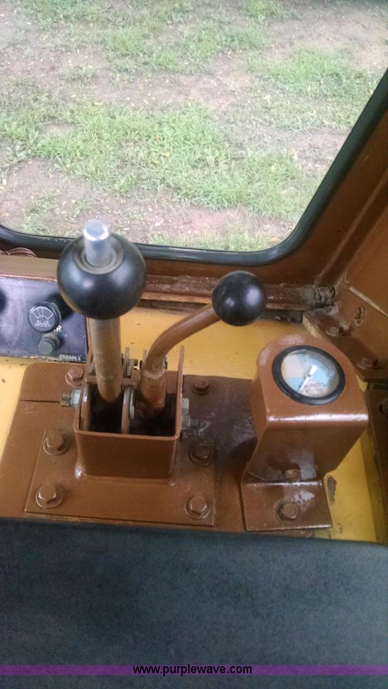 image for item J5812 1982 Caterpillar D5B dozer