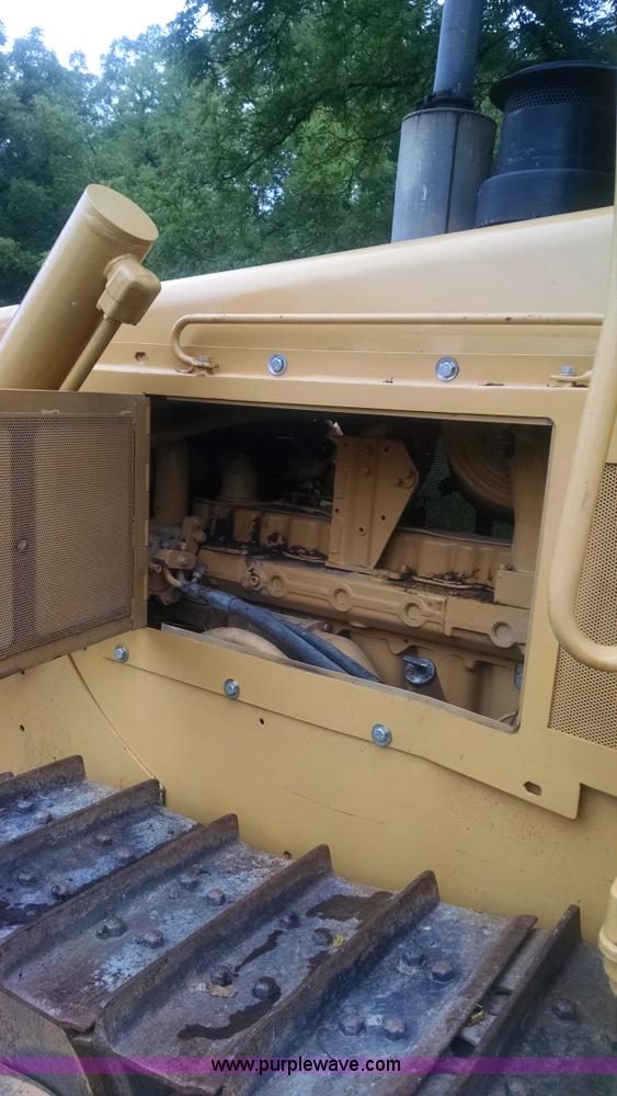 image for item J5812 1982 Caterpillar D5B dozer