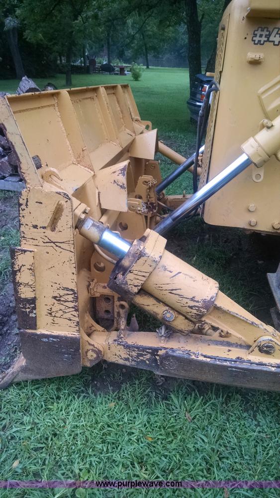 image for item J5812 1982 Caterpillar D5B dozer