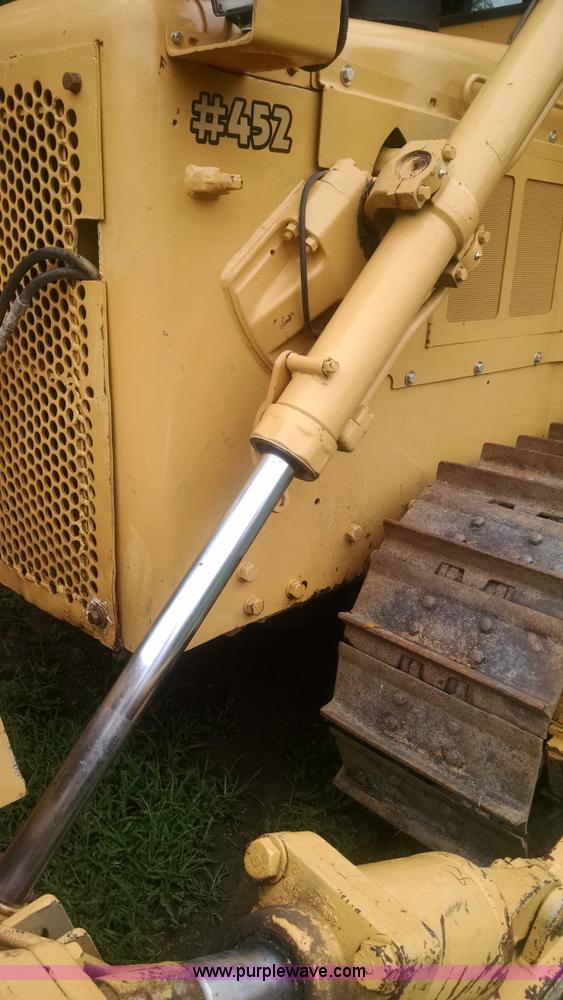 image for item J5812 1982 Caterpillar D5B dozer