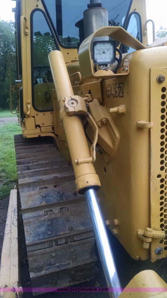 image for item J5812 1982 Caterpillar D5B dozer