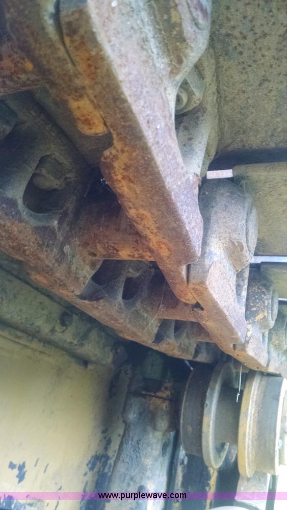 image for item J5812 1982 Caterpillar D5B dozer