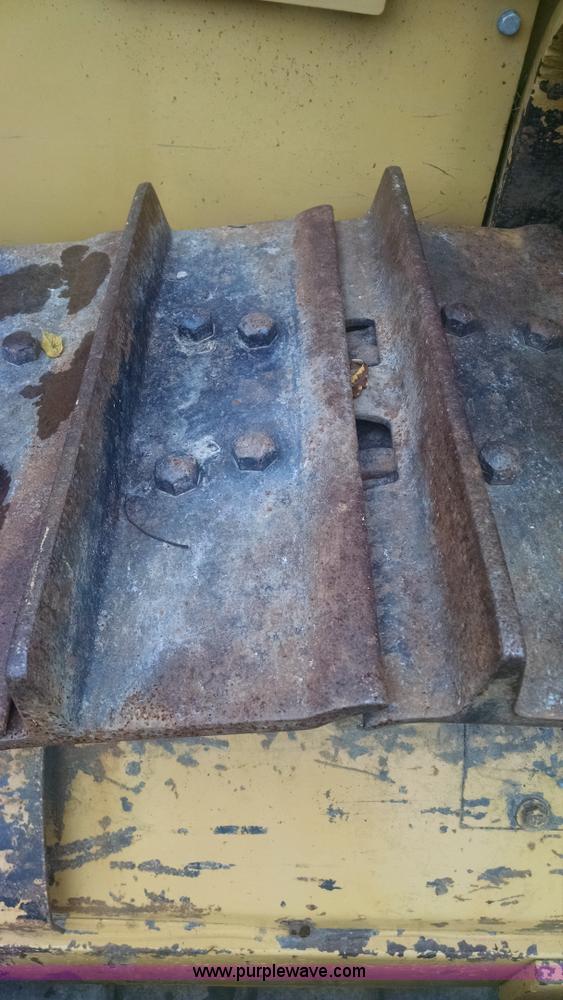 image for item J5812 1982 Caterpillar D5B dozer